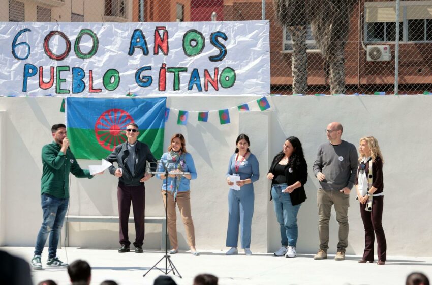 Catalá celebra amb l’alumnat del Cabanyal el Dia Internacional del Poble Gitano