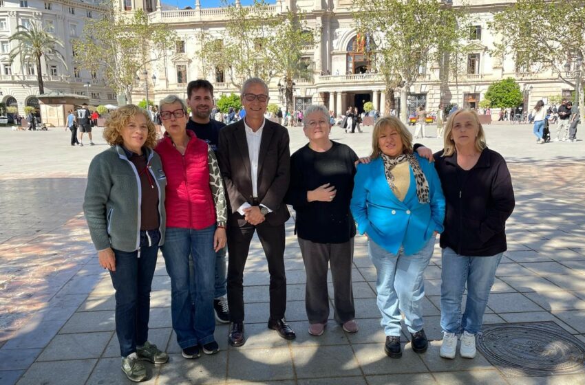 L’Ajuntament i les floristes arriben a un consens perquè la mascletà del Dia de la Mare servisca com a incentiu a l’activitat comercial
