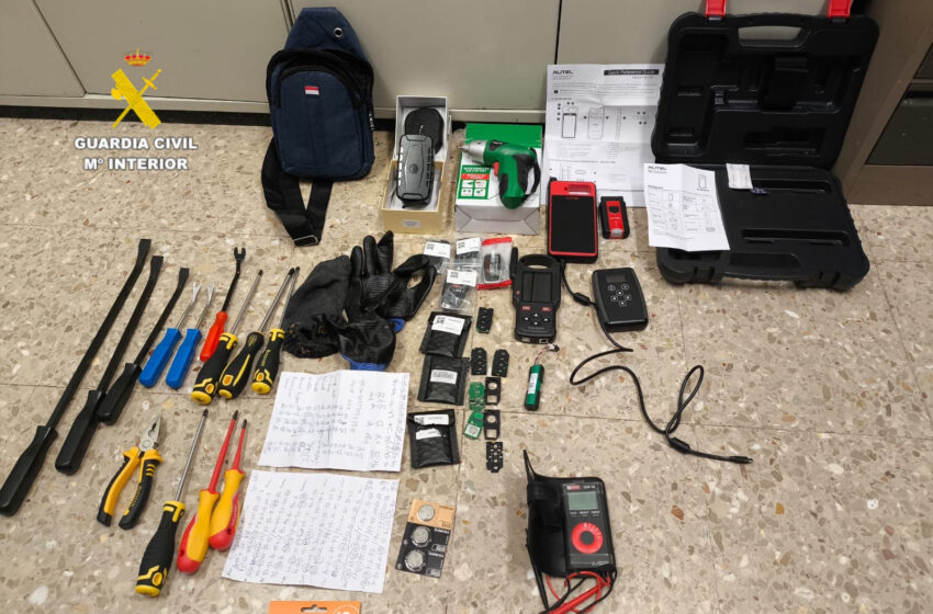  Detingudes tres persones a València i Barcelona per robatori i ús fraudulent de vehicles d’alta gamma