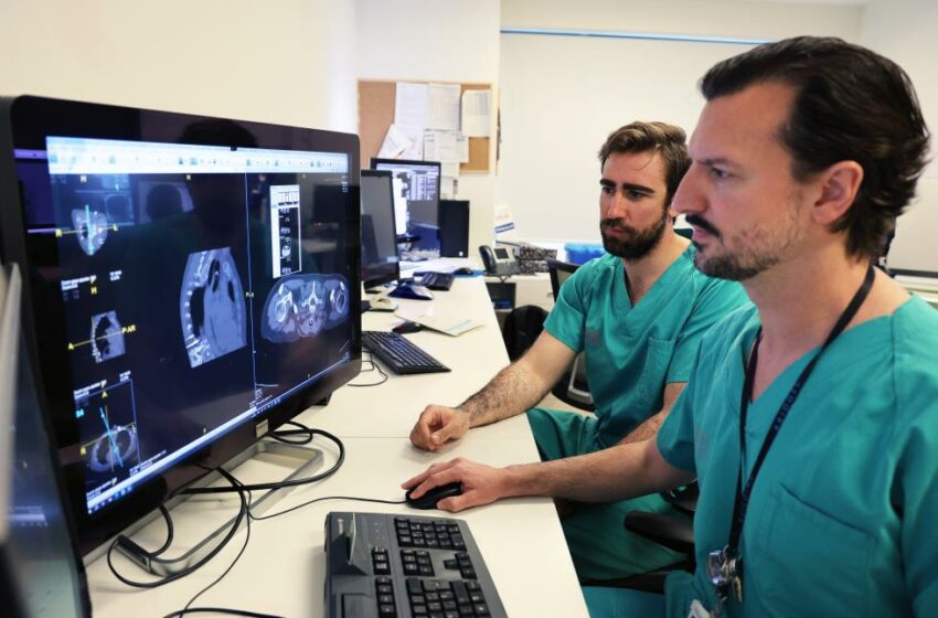  La Fe realitza la primera electroquimioteràpia a Espanya per a tractar compressió medul·lar metastàsica