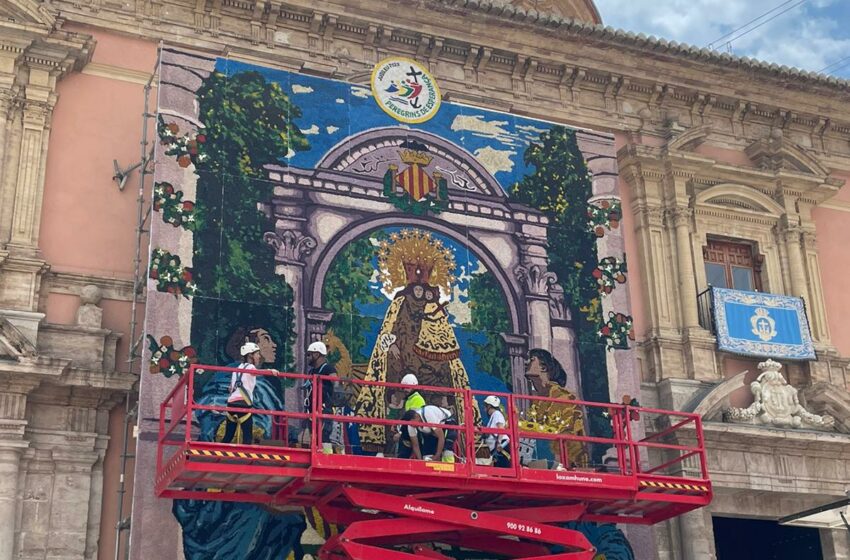 El tapís de la Mare de Déu dels Desemparats homenatja la solidaritat viscuda per la riuada