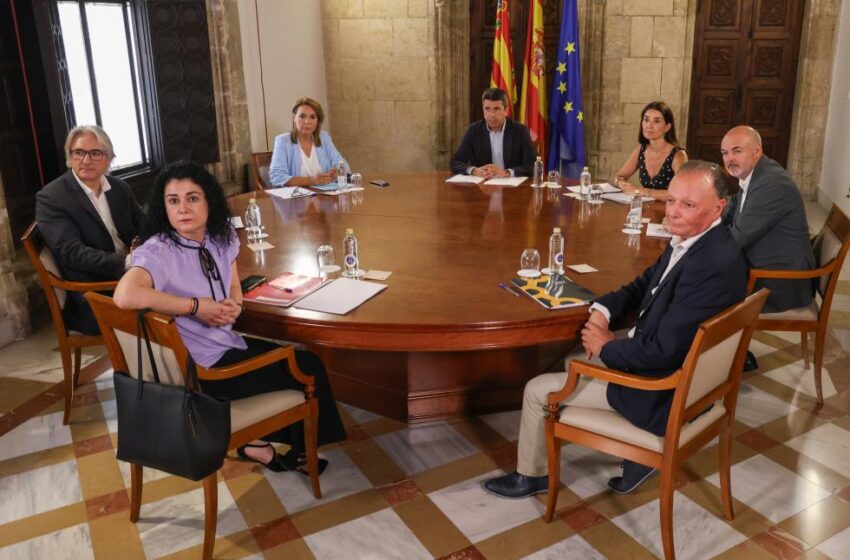  Carlos Mazón presidix la Mesa de Diàleg Social de la Comunitat Valenciana