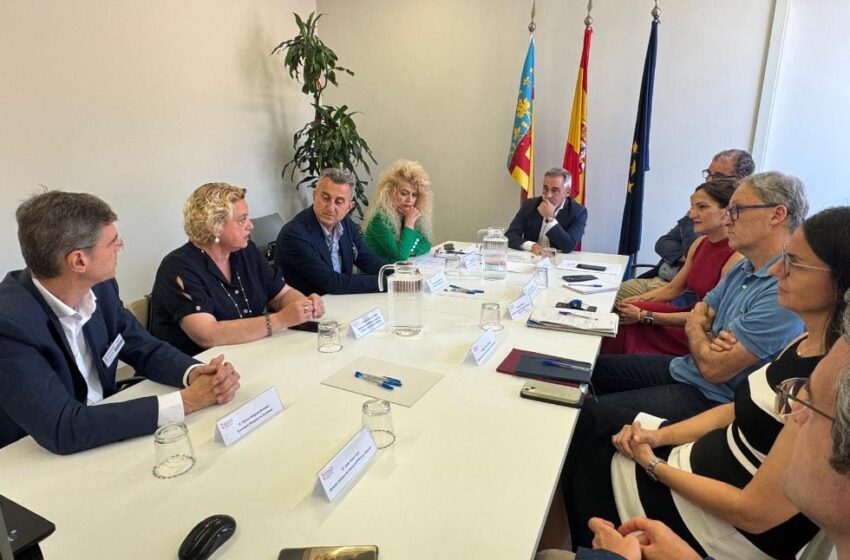  Agricultura dona suport a la iniciativa del sector citrícola per a promoure el valor del suc de taronja 100 % espremut