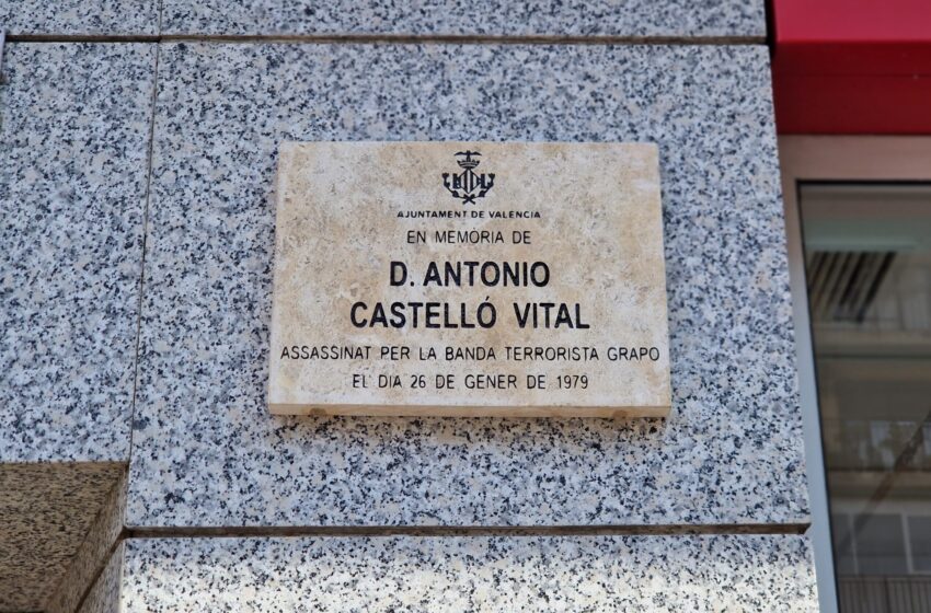 València ret homenatge a les víctimes del terrorisme del GRAPO amb la instal·lació de tres plaques commemoratives