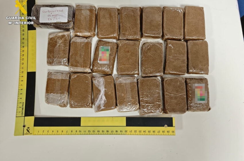  Detingut amb un quilogram d’haixix ocult al maleter del vehicle a Riba-roja de Túria