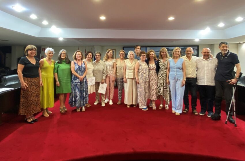  Alzira homenatja els 15 docents que enguany s’acomiaden de les aules alzirenyes