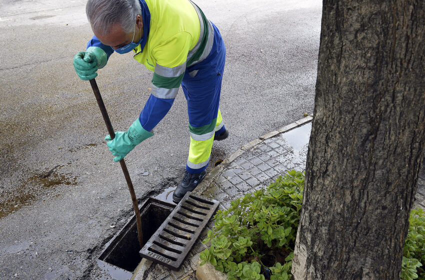  L’Ajuntament intensifica la revisió d’embornals i passos inferiors davant l’arribada de les pluges