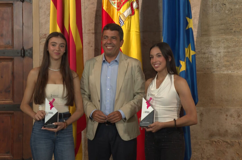  Mazón rep les gimnastes Marina Contelles i Lucía Muñoz després del seu èxit al Mundial de Rio