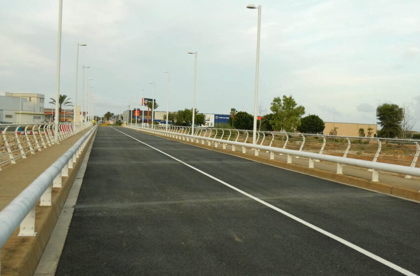 Carlet reobri el pont sobre el riu Magre com a símbol de resiliència i recuperació