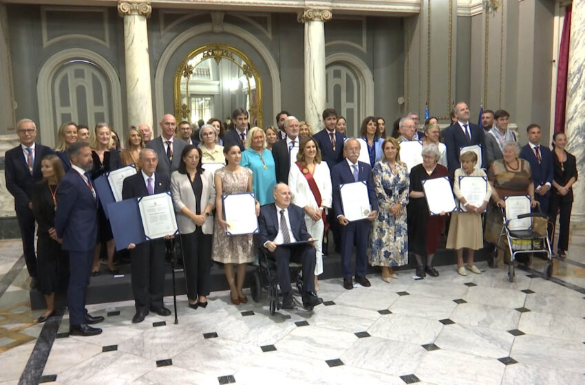  Emotiu homenatge a l’Ajuntament de València: Catalá reivindica la força i unitat del poble valencià