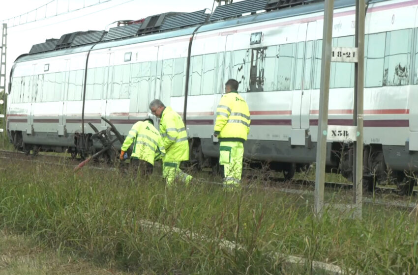La caiguda del pantògraf frena en sec un tren a Sueca i retrasa els trens de la C-1 fins uns 50 minuts