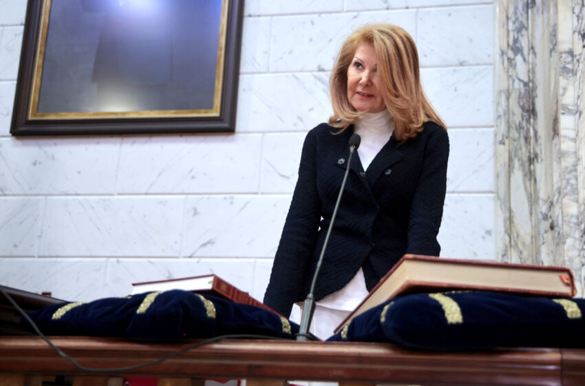  Dolors López pren possessió com a regidora de l’Ajuntament de València