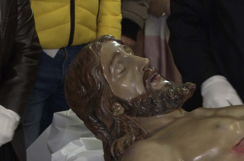Cultura retorna el Crist Jacent de Paiporta restaurat després dels danys de la DANA