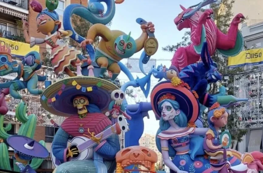 Carlos Carsí demana disculpes després de deixar inacabada la falla Cuba-Literato Azorín i admet la “falsa lucidesa” d’un taller moribund